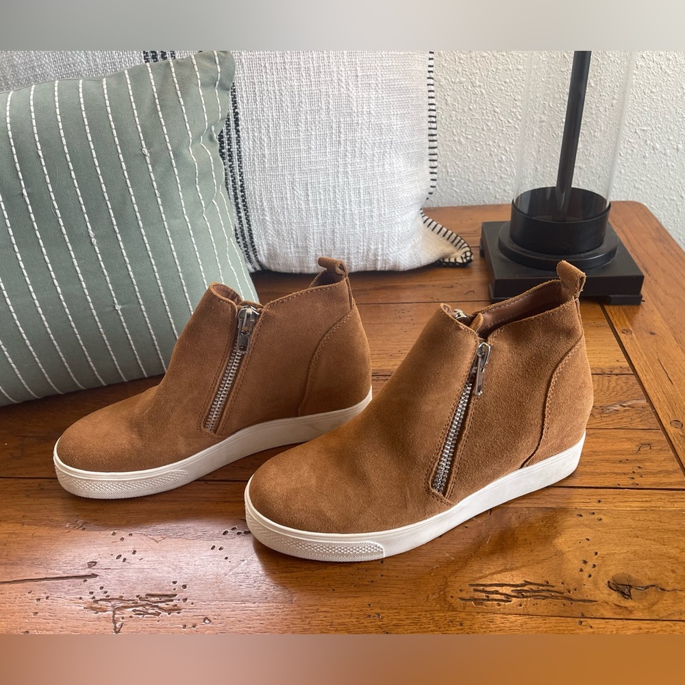 Steve Madden Brown Suede Wedge Ankle Boots with Zipper Women’s Size 9